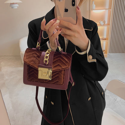 Chloé Luxe™ - Sac Bandoulière Velours à Fermeture